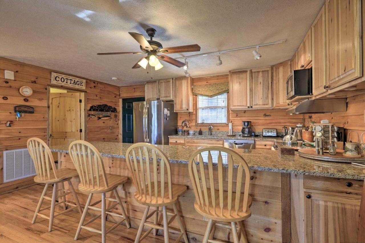 Lakefront Sparta Cottage With Decks And Boat Dock מראה חיצוני תמונה