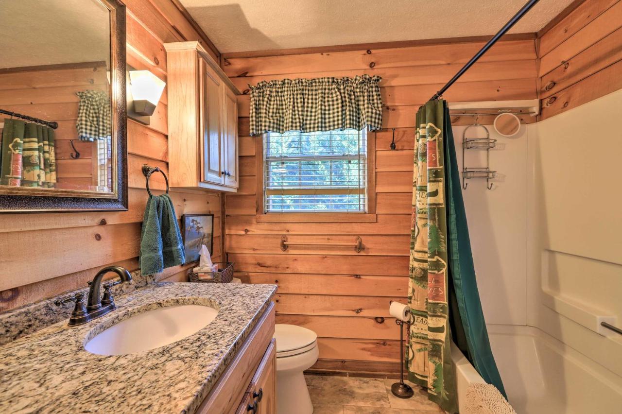 Lakefront Sparta Cottage With Decks And Boat Dock מראה חיצוני תמונה